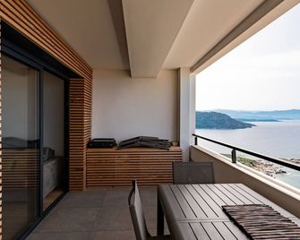 Lovely apartment for 4 people with WIFI, A/C and patio - Cargèse - Balcon