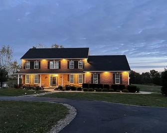 Liberty Lodging & Ranch on 22 acres - Liberty - Building