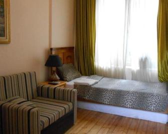 Orient Express Guest House - Sofia - Bedroom