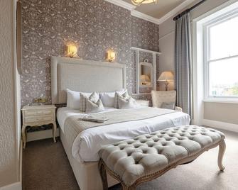 The Royal Hotel - Bideford - Bedroom