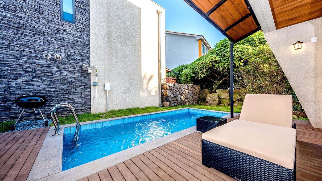 آرتس سبا آند بول فيلا