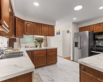 3-bedroom lake house upper unit in charming South Lyon very near to Ann Arbor - South Lyon - Cocina