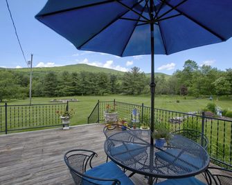 Windham/Hunter All-season French Country Farmhouse-Ultimate in Relaxed Elegance! - Maplecrest - Balcón