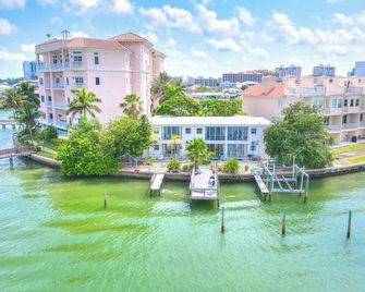 Bay Watch #3 - Weekly Beach Rental - Clearwater Beach - Building