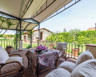 Villa Pallina with Pool - Happy Rentals - Massarosa - Balkon