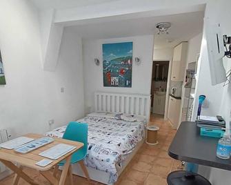 Charming 1-Bed Cottage in Mullion - Helston - Bedroom