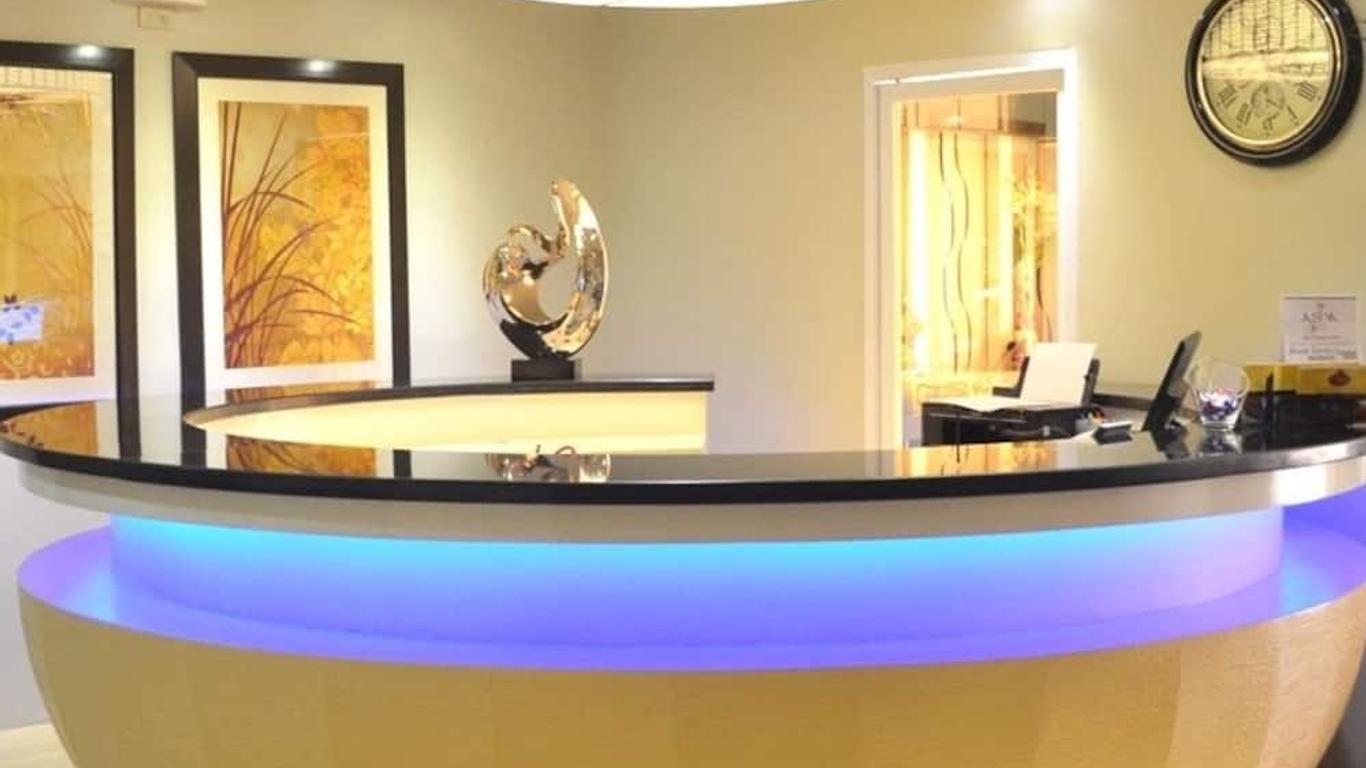 Queen Margarette Hotel - Downtown