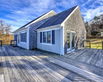 The comforts of home in a beautiful beach community just north of historic Route 6A - East Sandwich - Edificio