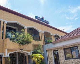 Homerez - Spacious Kinshasa Apartment with Balcony - Kinshasa - Gebouw