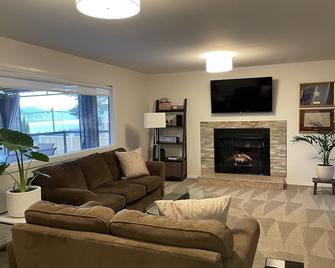Vrbo Property - Naramata - Living room
