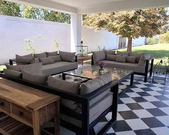 Viamonte Winery Lodge - Chacras de Coria - Patio