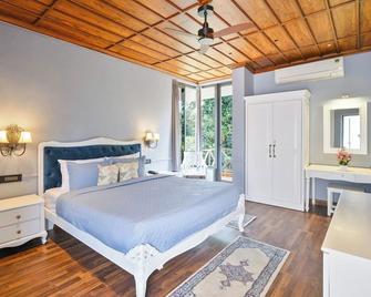 Villa Sierra Sky - Exquisite & Elegant 4 Bedroom Villa - Dehradun - Bedroom