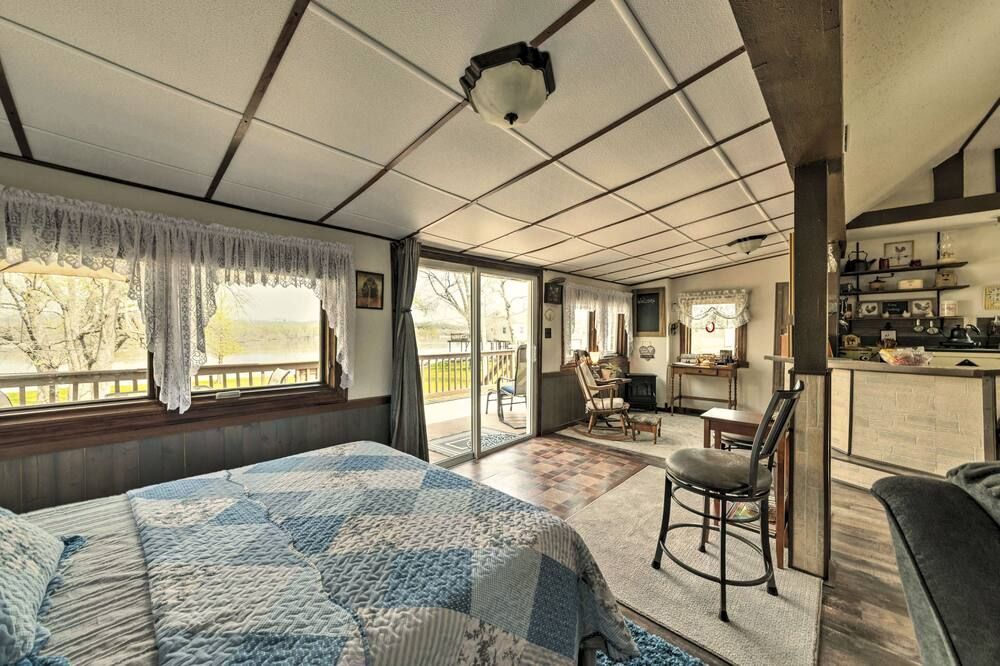 Lovely Couples Escape On Mississippi Riv