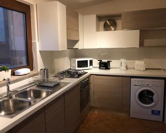 A Casa Di Tina, beautiful and new apartment in the heart of Cassino - Cassino - Kitchen