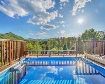 6br/4.5br Retreat: Views, Pool, Hottub, Sauna & Game-Room - Leicester - Piscina