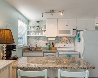 Spacious Studio-King Bed-Beach - Cape Canaveral - Kitchen