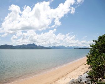 Cardwell by the Sea by Tiny Away - Cardwell - Habitación