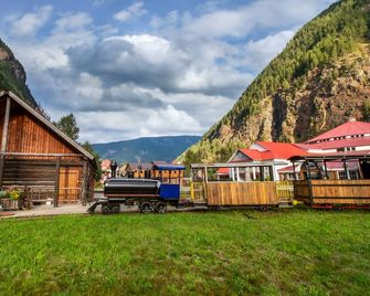 Three Valley Lake Chateau - Revelstoke - Edifício