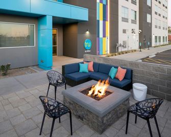 Tru by Hilton Phoenix Glendale Westgate - Glendale - Innenhof
