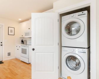The Razor Clam 2 bdrm cottage with hot tub, pet ok - Pacific Beach - Lavandería