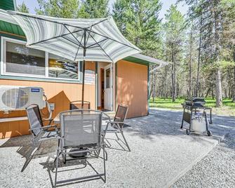Peaceful Eureka Getaway - 1 Mi to Glen Lake! - Eureka - Patio