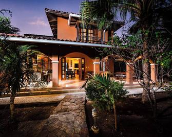 Casa de La Vida Grande: A Tropical Paradise in Playa Grande - Playa Grande - Edificio