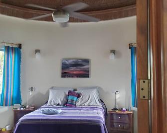 Charming second floor apartment - five minutes from the beach. - La Manzanilla - Habitación