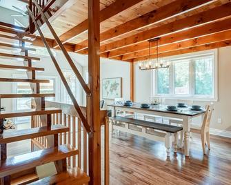 The Westbello - Premium Waterfront Vacation Home With Inground Pool And Hot Tub - Papineauville - Dining room
