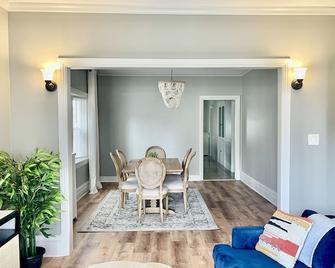 Lovely vintage Oak Park 3bd 1ba perfectly located near public transit & Chicago - Oak Park - Dining room