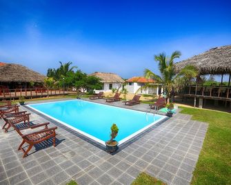 Paper Moon Kudils - Arugam - Pool