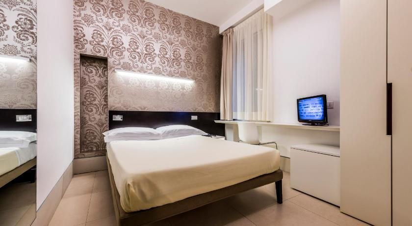 Savoy Hotel thumbnail 2