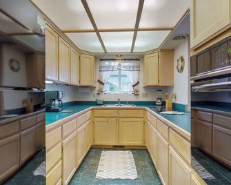 Comfortable, dog-friendly house in town with ocean and Humbug Mountain views - Port Orford - Cocina
