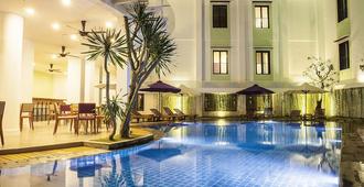 Emm Hotel Hue - Huế - Pool