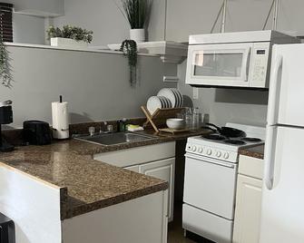 Studio in the heart of historic downtown - Morgantown - Kitchen