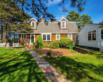 Beachfront and only 30 Steps To Beach - Saco - Rakennus