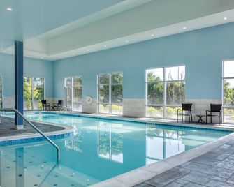 Holiday Inn Express & Suites Dry Ridge By IHG - Dry Ridge - Bazén
