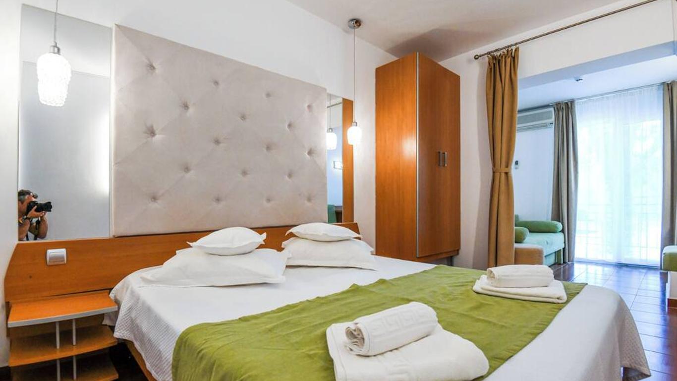 Complex Modern Mamaia