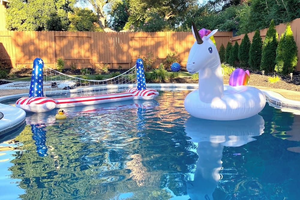 NEW cozy beautiful house with pool and hot tub - Fair Oaks