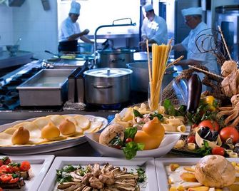 هوتل كارلو ماجنو - فوريو - بوفيه