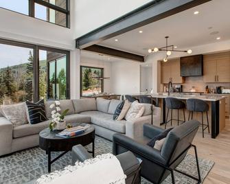 Luxury Canyons Village, Gourmet Kitchen & Family Room, Private Hot Tub--Pc Ridgeline Contemporary - Solitude - Living room