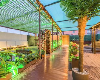 Dequan Luxury Hotel,near National Stadium and Bird's Nest Culture Center - Peking