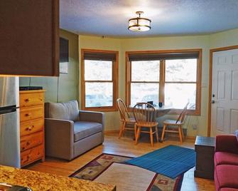 In the heart of Taos Ski Valley, walk to lifts, restaurants & shops, parking - Taos Ski Valley - Living room