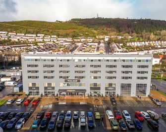 Village Hotel Swansea - Swansea - Budynek