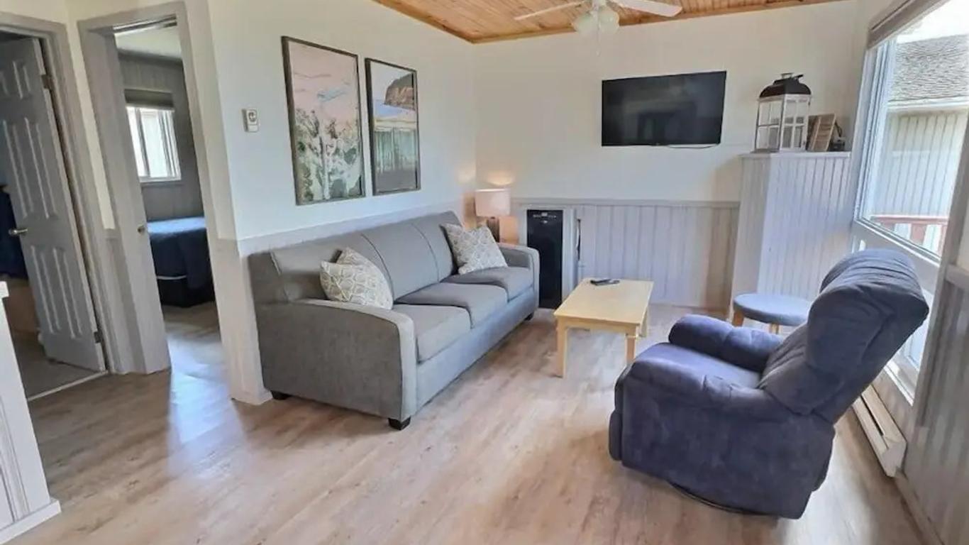 Cavendish Bosom Buddies Cottage Resort