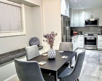 New Urban Modern Main Street House - Vancouver - Comedor