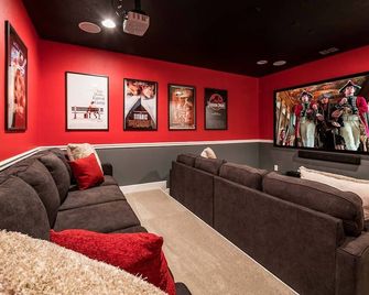 Energetic Villa with Gazebo at Encore - Loughman - Lounge