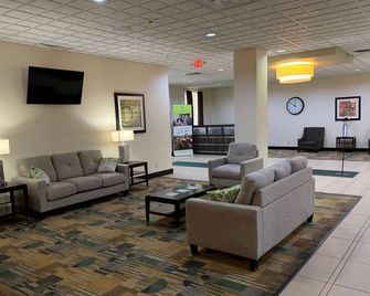 Quality Inn and Suites Downtown Mansfield - Mansfield - Lobby
