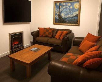 Park Road Retreat - Dudley - Huiskamer
