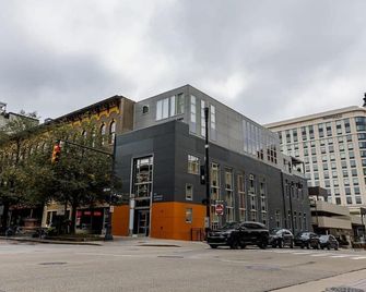 King Bed Suites at The Finnley Hotel - Grand Rapids - Building
