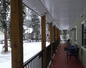- Comfortable, cozy 1 bedroom suites. 1 to 4 suites available - Manning Park - Balcony